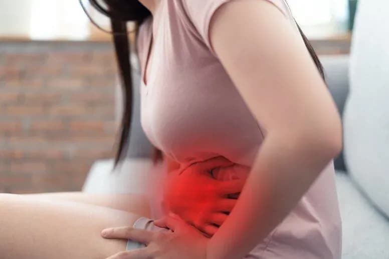 Ból żołądka w nocy, który wybudza ze snu – przyczyny i rozwiązania