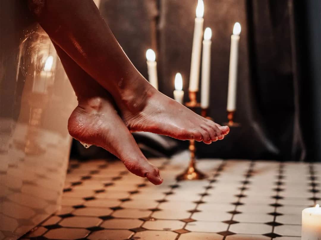 Skuteczne sposoby moczenia haluksów, które przynoszą ulgę