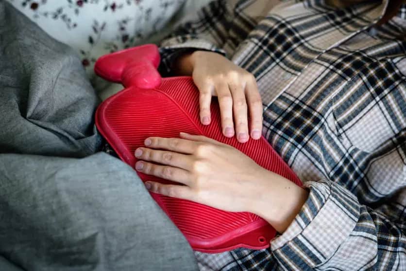 Skuteczne metody na ból okresowy – ulga w menstruacyjnych dolegliwościach