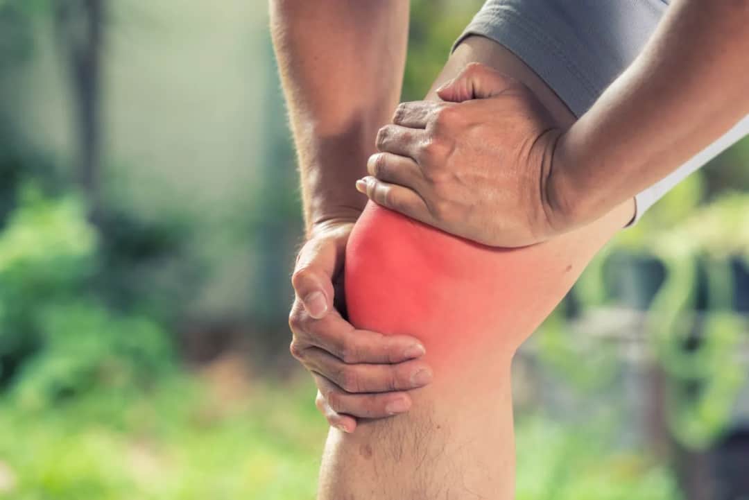 Skręcone kolano objawy – jak rozpoznać ból i unikać komplikacji