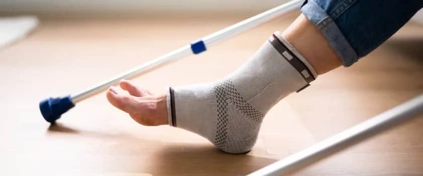 Czym się różni zwichnięcie od skręcenia? Kluczowe informacje i objawy Czym się różni zwichnięcie od skręcenia? Kluczowe informacje i objawy