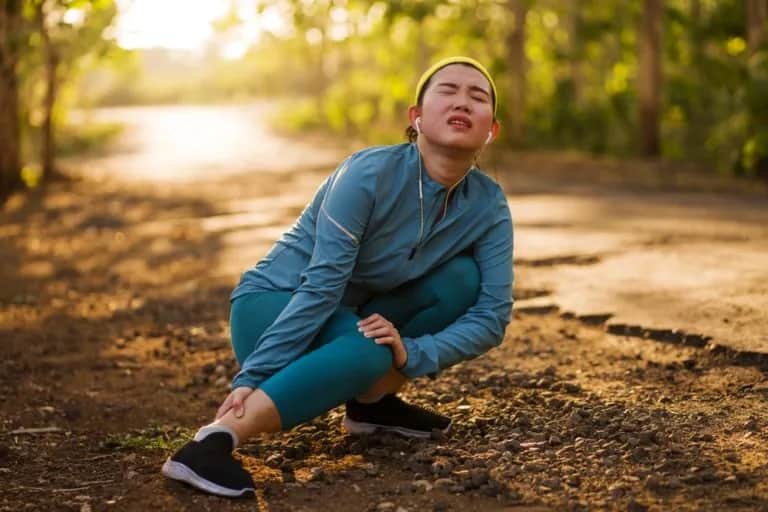 Co to jest skręcenie? Objawy, przyczyny i skuteczne leczenie