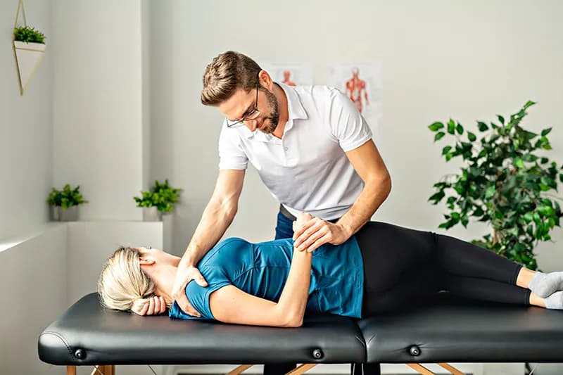 Z czym do fizjoterapeuty? Poznaj najczęstsze dolegliwości i objawy