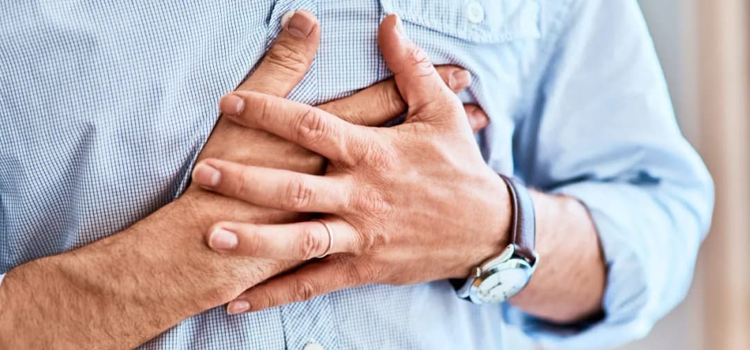 Co może oznaczać ból w klatce piersiowej? Sprawdź powody i objawy